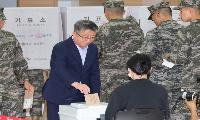 장상길 포항시장 권한대행, 제9회 지방선거 사전투표 첫날 투표 완료
